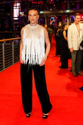 Jeanne Goursaud bei der Eröffnung der 75. Internationalen Filmfestspiele Berlin im Berlinale Palast am Potsdamer Platz