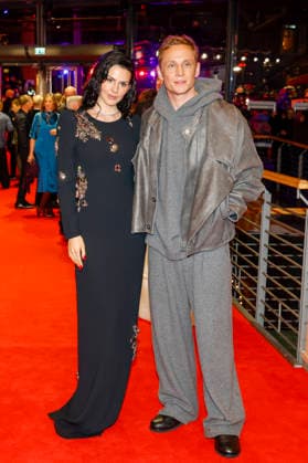 Ruby O. Fee, Matthias Schweighöfer bei der Eröffnung der 75. Internationalen Filmfestspiele Berlin im Berlinale Palast am Potsdamer Platz