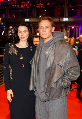 Ruby O. Fee, Matthias Schweighöfer bei der Eröffnung der 75. Internationalen Filmfestspiele Berlin im Berlinale Palast am Potsdamer Platz