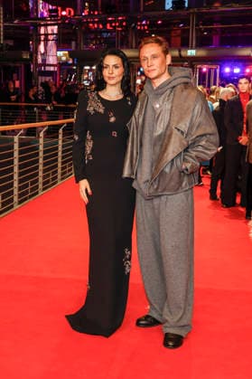 Ruby O. Fee, Matthias Schweighöfer bei der Eröffnung der 75. Internationalen Filmfestspiele Berlin im Berlinale Palast am Potsdamer Platz