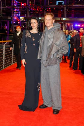 Ruby O. Fee, Matthias Schweighöfer bei der Eröffnung der 75. Internationalen Filmfestspiele Berlin im Berlinale Palast am Potsdamer Platz