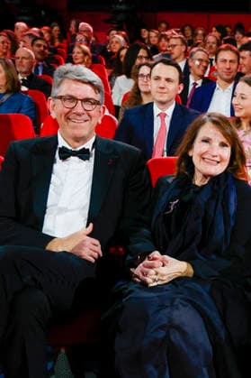 Wolfram Weimer mit Ehefrau Christiane Goetz-Weimer, Kai Wegener, Katharina Günther-Wünsch bei der Eröffnung der 75. Internationalen Filmfestspiele Berlin im Berlinale Palast am Potsdamer Platz