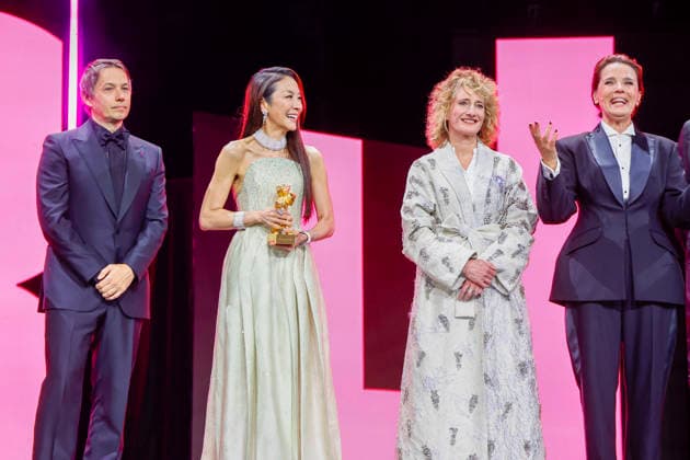 Jean Baker, Michelle Yeoh ( Preistraegerin Goldener Baer), Tricia Tuutle, Desree Nosbusch bei der Eroeffnung der 76. Berlinale Internationale Filmfestspiele mit der - No Good Men- Film Premiere am 12.02.2026 im Berlinale Palast Berlin.