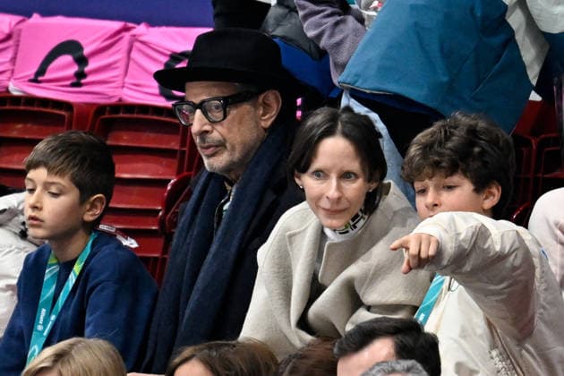 Winter Olympics - Jeff Goldblum And Family At Milano Ice Skating Arena American actor and musician, Jeff Goldblum with his wife Emilie Livingston and sons attend the Men Single Skating on day seven of the Milano Cortina 2026 Winter Olympic games at Milano Ice Skating Arena on February 13, 2026 in Milan, Italy. Photo by JMP ABACAPRESS.COM Milan Italy  Copyright: xJMP ABACAx