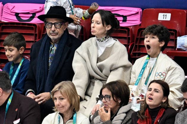 Winter Olympics - Jeff Goldblum And Family At Milano Ice Skating Arena American actor and musician, Jeff Goldblum with his wife Emilie Livingston and sons attend the Men Single Skating on day seven of the Milano Cortina 2026 Winter Olympic games at Milano Ice Skating Arena on February 13, 2026 in Milan, Italy. Photo by JMP ABACAPRESS.COM Milan Italy  Copyright: xJMP ABACAx