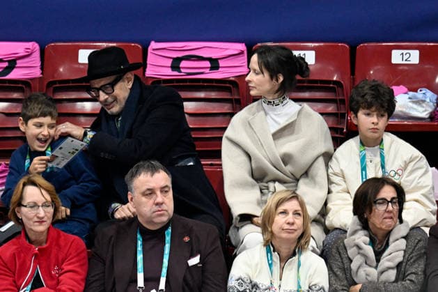 Winter Olympics - Jeff Goldblum And Family At Milano Ice Skating Arena American actor and musician, Jeff Goldblum with his wife Emilie Livingston and sons attend the Men Single Skating on day seven of the Milano Cortina 2026 Winter Olympic games at Milano Ice Skating Arena on February 13, 2026 in Milan, Italy. Photo by JMP ABACAPRESS.COM Milan Italy  Copyright: xJMP ABACAx