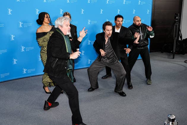 Berlin Berlinale, 76. internationale Filmfestspiele Berlin 2026 Photo Call Fun shoot GOOD LUCK, HAVE FUN, DON™T DIE Gore Verbinski (Regisseur Director) Sam Rockwell (Schauspieler Actor) Zazie Beetz (Schaupielerin Actor) Haley Lu Richardson (Schaupielerin Actor) Michael Pena (Schauspieler Actor) Asim Chaudhry (Schauspieler Actor) Berlinale, 76. internationale Filmfestspiele Berlin 2026, 13.02.2026 -Pressefoto Roger Buerke Copyright: xEibner-Pressefoto RogerxBuerkex EP_RBE