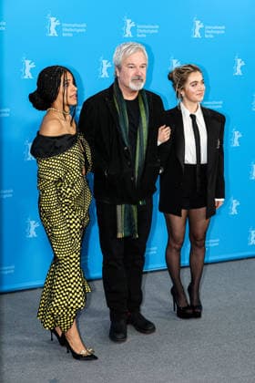 Berlin Berlinale, 76. internationale Filmfestspiele Berlin 2026 Photo Call Fun shoot GOOD LUCK, HAVE FUN, DON™T DIE Zazie Beetz (Schaupielerin Actor) Gore Verbinski (Regisseur Director) Haley Lu Richardson (Schaupielerin Actor) Berlinale, 76. internationale Filmfestspiele Berlin 2026, 13.02.2026 -Pressefoto Roger Buerke Copyright: xEibner-Pressefoto RogerxBuerkex EP_RBE