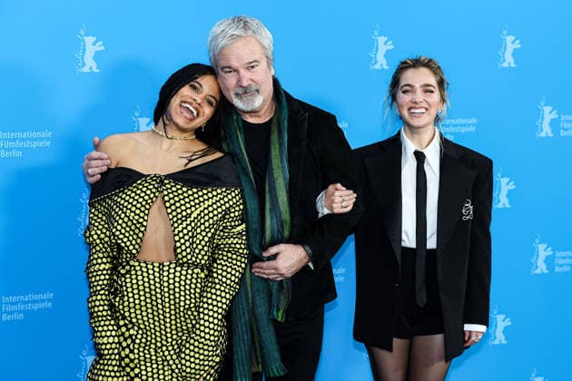Berlin Berlinale, 76. internationale Filmfestspiele Berlin 2026 Photo Call Fun shoot GOOD LUCK, HAVE FUN, DON™T DIE Zazie Beetz (Schaupielerin Actor) Gore Verbinski (Regisseur Director) Haley Lu Richardson (Schaupielerin Actor) Berlinale, 76. internationale Filmfestspiele Berlin 2026, 13.02.2026 -Pressefoto Roger Buerke Copyright: xEibner-Pressefoto RogerxBuerkex EP_RBE