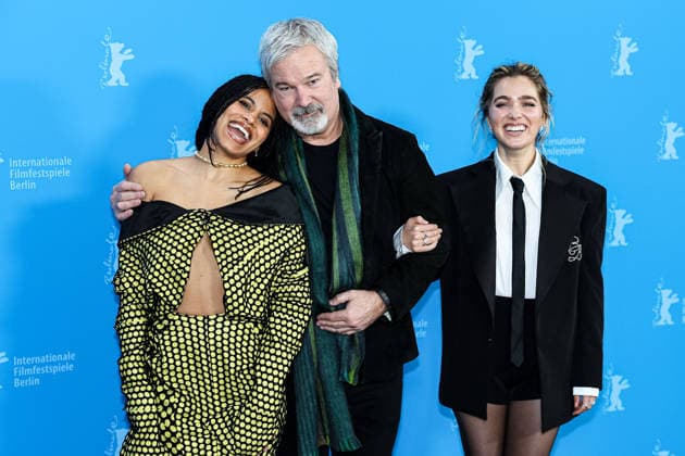 Berlin Berlinale, 76. internationale Filmfestspiele Berlin 2026 Photo Call Fun shoot GOOD LUCK, HAVE FUN, DON™T DIE Zazie Beetz (Schaupielerin Actor) Gore Verbinski (Regisseur Director) Haley Lu Richardson (Schaupielerin Actor) Berlinale, 76. internationale Filmfestspiele Berlin 2026, 13.02.2026 -Pressefoto Roger Buerke Copyright: xEibner-Pressefoto RogerxBuerkex EP_RBE