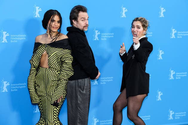 Berlin Berlinale, 76. internationale Filmfestspiele Berlin 2026 Photo Call Fun shoot GOOD LUCK, HAVE FUN, DON™T DIE Sam Rockwell (Schauspieler Actor) Zazie Beetz (Schaupielerin Actor) Haley Lu Richardson (Schaupielerin Actor) Berlinale, 76. internationale Filmfestspiele Berlin 2026, 13.02.2026 -Pressefoto Roger Buerke Copyright: xEibner-Pressefoto RogerxBuerkex EP_RBE