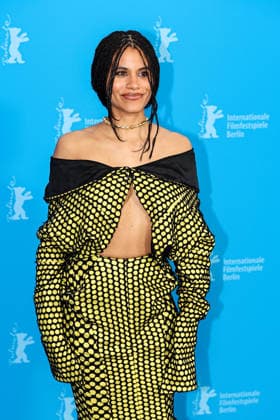 Berlin Berlinale, 76. internationale Filmfestspiele Berlin 2026 Photo Call Fun shoot GOOD LUCK, HAVE FUN, DON™T DIE Zazie Beetz (Schaupielerin Actor) Berlinale, 76. internationale Filmfestspiele Berlin 2026, 13.02.2026 -Pressefoto Roger Buerke Copyright: xEibner-Pressefoto RogerxBuerkex EP_RBE