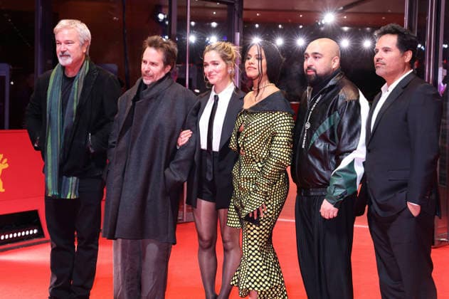 Gore Verbinski , Sam Rockwell, Haley Lu Richardson, Zazie Beetz, Asim Chaudhry und Michael Pena beim Photocall zum Kinofilm Good Luck, Have Fun, Don t Die auf der Berlinale 2026 76. Internationale Filmfestspiele Berlin auf dem Red Carpet vom Berlinale Palast. Berlin, 13.02.2026