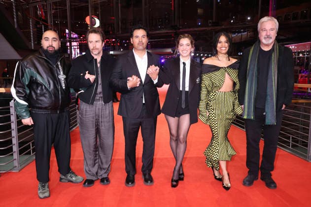 Asim Chaudhry, Sam Rockwell, Michael Pena, Haley Lu Richardson, Zazie Beetz und Gore Verbinski beim Photocall zum Kinofilm Good Luck, Have Fun, Don t Die auf der Berlinale 2026 76. Internationale Filmfestspiele Berlin auf dem Red Carpet vom Berlinale Palast. Berlin, 13.02.2026
