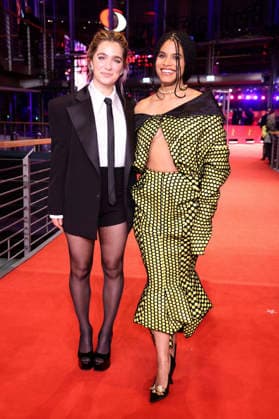 Haley Lu Richardson und Zazie Beetz beim Photocall zum Kinofilm Good Luck, Have Fun, Don t Die auf der Berlinale 2026 76. Internationale Filmfestspiele Berlin auf dem Red Carpet vom Berlinale Palast. Berlin, 13.02.2026