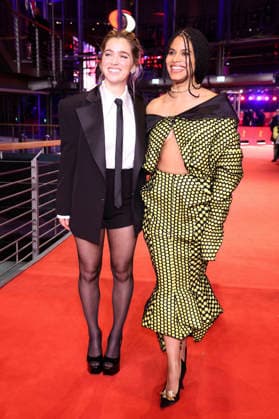 Haley Lu Richardson und Zazie Beetz beim Photocall zum Kinofilm Good Luck, Have Fun, Don t Die auf der Berlinale 2026 76. Internationale Filmfestspiele Berlin auf dem Red Carpet vom Berlinale Palast. Berlin, 13.02.2026