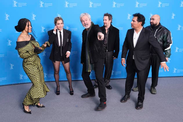 Zazie Beetz, Haley Lu Richardson, Gore Verbinski, Sam Rockwell, Michael Pena und Asim Chaudhry beim Photocall zum Kinofilm Good Luck, Have Fun, Don t Die auf der Berlinale 2026 76. Internationale Filmfestspiele Berlin im Hotel Grand Hyatt. Berlin, 13.02.2026