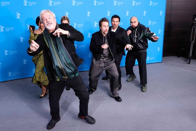 Zazie Beetz, Gore Verbinski, Haley Lu Richardson, Sam Rockwell, Michael Pena und Asim Chaudhry beim Photocall zum Kinofilm Good Luck, Have Fun, Don t Die auf der Berlinale 2026 76. Internationale Filmfestspiele Berlin im Hotel Grand Hyatt. Berlin, 13.02.2026