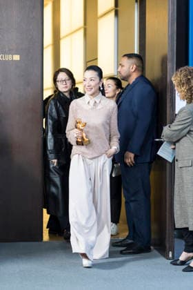 Berlinale, Michelle Yeoh mit Goldenem Bären, Berlin, 13.02.2026 Michelle Yeoh mit dem Goldenen Bären bei der Ankunft zum Photocall im Hyatt Hotel Berlin am 13.02.2026. Die 76. Internationalen Filmfestspiele Berlin finden vom 12. bis 22. Februar 2026 statt. Berlin Theater am Potsdamer Platz Copyright: xBenxKriemannx
