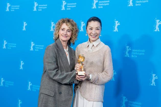 Berlinale, Michelle Yeoh mit Goldenem Bären, Berlin, 13.02.2026 Tricia Tuttle (Künstlerische Leiterin der Berlinale) und Michelle Yeoh mit dem Goldenen Bären beim Photocall im Hyatt Hotel Berlin am 13.02.2026. Die 76. Internationalen Filmfestspiele Berlin finden vom 12. bis 22. Februar 2026 statt. Berlin Theater am Potsdamer Platz Copyright: xBenxKriemannx