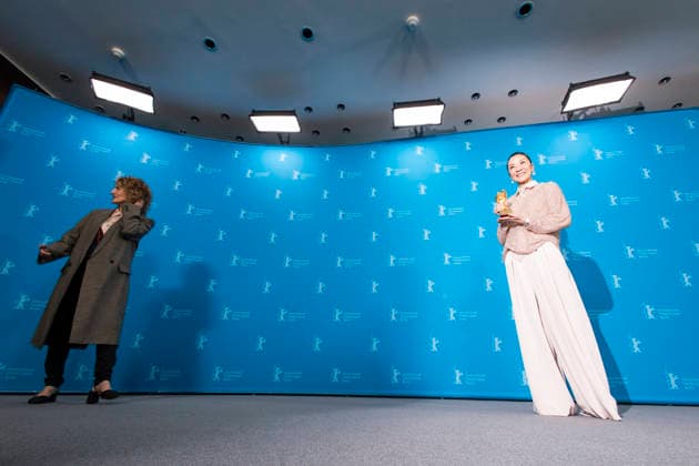 Berlinale, Michelle Yeoh mit Goldenem Bären, Berlin, 13.02.2026 Tricia Tuttle (Künstlerische Leiterin der Berlinale) und Michelle Yeoh mit dem Goldenen Bären beim Photocall im Hyatt Hotel Berlin am 13.02.2026. Die 76. Internationalen Filmfestspiele Berlin finden vom 12. bis 22. Februar 2026 statt. Berlin Theater am Potsdamer Platz Copyright: xBenxKriemannx