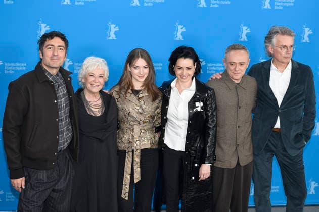 Ilker Catak, Ipek Bilgin, Leyla Smyrna Cabas, Özgü Namal, Tansu Bicer und Ingo Fliess beim Photocall zum Kinofilm Gelbe Briefe Yellow Letters auf der Berlinale 2026 76. Internationale Filmfestspiele Berlin im Hotel Grand Hyatt. Berlin, 13.02.2026