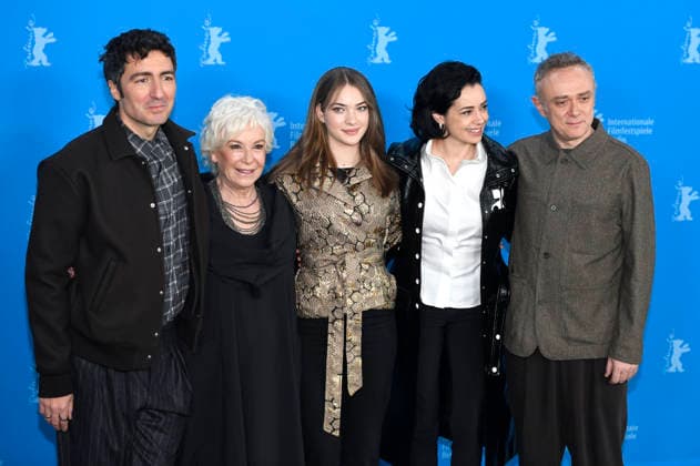 Ilker Catak, Ipek Bilgin, Leyla Smyrna Cabas, Özgü Namal und Tansu Bicer beim Photocall zum Kinofilm Gelbe Briefe Yellow Letters auf der Berlinale 2026 76. Internationale Filmfestspiele Berlin im Hotel Grand Hyatt. Berlin, 13.02.2026