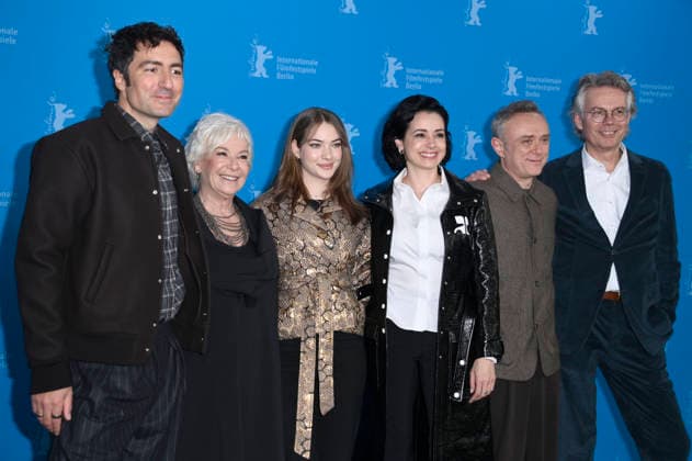 Ilker Catak, Ipek Bilgin, Leyla Smyrna Cabas, Özgü Namal, Tansu Bicer und Ingo Fliess beim Photocall zum Kinofilm Gelbe Briefe Yellow Letters auf der Berlinale 2026 76. Internationale Filmfestspiele Berlin im Hotel Grand Hyatt. Berlin, 13.02.2026