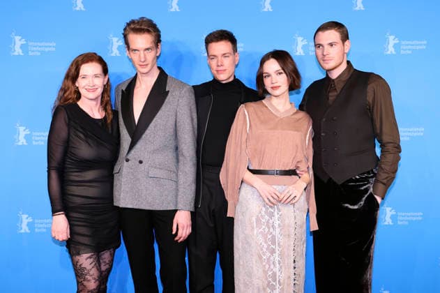 Julika Jenkins, Paul Boche, Kai Stänicke, Emilia Schüle und Philip Froissant beim Photocall zum Kinofilm Der Heimatlose Trial of Hein auf der Berlinale 2026 76. Internationale Filmfestspiele Berlin im Hotel Grand Hyatt. Berlin, 13.02.2026