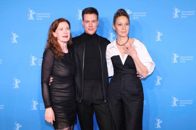 Julika Jenkins, Kai Stänicke und Jeanette Hain beim Photocall zum Kinofilm Der Heimatlose Trial of Hein auf der Berlinale 2026 76. Internationale Filmfestspiele Berlin im Hotel Grand Hyatt. Berlin, 13.02.2026