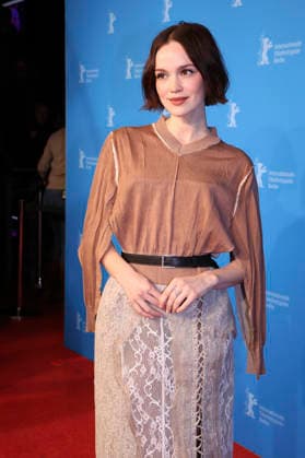 Emilia Schüle beim Photocall zum Kinofilm Der Heimatlose Trial of Hein auf der Berlinale 2026 76. Internationale Filmfestspiele Berlin im Hotel Grand Hyatt. Berlin, 13.02.2026