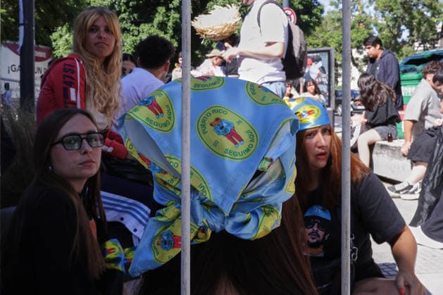 Fans line up early for Bad Bunny concert in Buenos Aires BUENOS AIRES, ARGENTINA - FEBRUARY 13: Fans of Puerto Rican artist Bad Bunny gather from the early hours of Friday to secure their spots outside the concert venue in Buenos Aires, Argentina, on February 13, 2026. The performance is part of his global DEBI TIRAR MAS FOTOS tour, which has sparked massive anticipation among Argentine fans. Luciano Gonzalez Anadolu Buenos Aires Argentina. Editorial use only. Please get in touch for any other usage.  Copyright: x2026xAnadoluxLucianoxGonzalezx