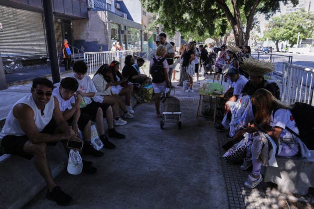Fans line up early for Bad Bunny concert in Buenos Aires BUENOS AIRES, ARGENTINA - FEBRUARY 13: Fans of Puerto Rican artist Bad Bunny gather from the early hours of Friday to secure their spots outside the concert venue in Buenos Aires, Argentina, on February 13, 2026. The performance is part of his global DEBI TIRAR MAS FOTOS tour, which has sparked massive anticipation among Argentine fans. Luciano Gonzalez Anadolu Buenos Aires Argentina. Editorial use only. Please get in touch for any other usage.  Copyright: x2026xAnadoluxLucianoxGonzalezx