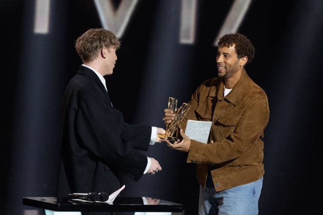 41st Les Victoires De La Musique Award Ceremony Eddy de Pretto, Disiz receive Artiste masculin price during the 41st Les Victoires De La Musique Award Ceremony at La Seine Musicale on February 13, 2026 in Boulogne-Billancourt, France. Photo by Nasser Berzane ABACAPRESS.COM Boulogne-Billancourt  Copyright: xBerzanexNasser ABACAx