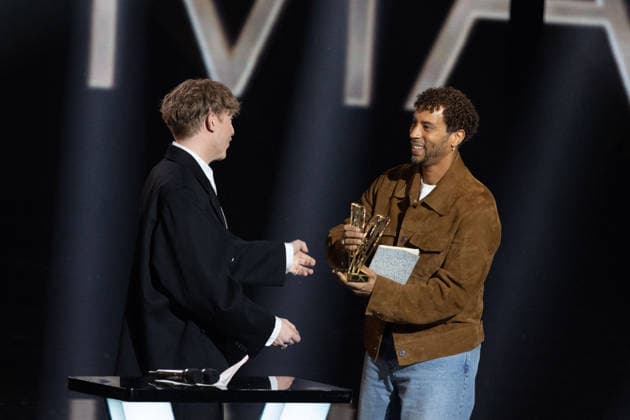 41st Les Victoires De La Musique Award Ceremony Eddy de Pretto, Disiz receive Artiste masculin price during the 41st Les Victoires De La Musique Award Ceremony at La Seine Musicale on February 13, 2026 in Boulogne-Billancourt, France. Photo by Nasser Berzane ABACAPRESS.COM Boulogne-Billancourt  Copyright: xBerzanexNasser ABACAx