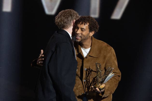 41st Les Victoires De La Musique Award Ceremony Eddy de Pretto, Disiz receive Artiste masculin price during the 41st Les Victoires De La Musique Award Ceremony at La Seine Musicale on February 13, 2026 in Boulogne-Billancourt, France. Photo by Nasser Berzane ABACAPRESS.COM Boulogne-Billancourt  Copyright: xBerzanexNasser ABACAx