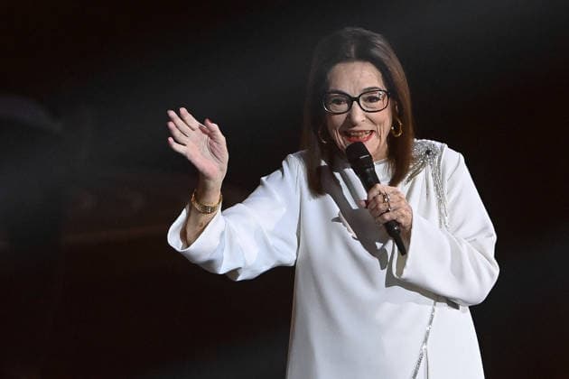 41st Les Victoires De La Musique Award Ceremony - Paris Nana Mouskouri speaks as she receives an Honorary Award during the 41st Les Victoires De La Musique Award Ceremony at La Seine Musicale on February 13, 2026 in Boulogne-Billancourt, France. Photo by Franck Castel ABACAPRESS.COM Paris France  Copyright: xCastelxFranck ABACAx