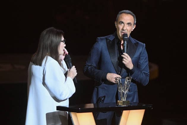 41st Les Victoires De La Musique Award Ceremony - Paris Nana Mouskouri (L) accepts an Honorary Award from Nikos Aliagas (R) during the 41st Les Victoires De La Musique Award Ceremony at La Seine Musicale on February 13, 2026 in Boulogne-Billancourt, France. Photo by Franck Castel ABACAPRESS.COM Paris France  Copyright: xCastelxFranck ABACAx