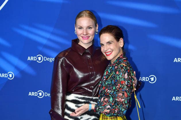 Rosalie Thomass und Bibiana Beglau bei dem ARD BLUE HOUR Empfang bei den 76. Internationalen Filmfestspielen in Berlin am 13.02.26