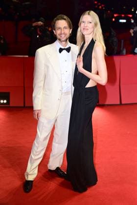Anders Danielsen Lie et Iselin Steiro poses at the Everybody Digs Bill Evans premiere during the 76th Berlinale International Film Festival Berlin at Gret Hyatt Hotel on February 13, 2026 in Berlin, Germany à la première du film Everybody Digs Bill Evans lors de la 76ème édition du festival international du film de Berlin La Berlinale 2026 , le 13 février 2026 Romain Doucelin Bestimage The Everybody Digs Bill Evans premiere during the 76th Berlinale International Film Festival Berlin at Berlinale Palast on February 13, 2026 in Berlin, Germany Berlin Allemagne  Copyright: xRomainxDoucelinx xBestimagexRomainxDoucelinx xBestimagex