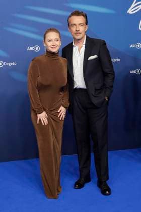Anna Maria Mühe und Lucas Gregorowicz, bei der ARD BLUE HOUR 2026, Party zur 76. Internationalen Filmfestspiele Berlin, Berlinale, im Telegraphenamt in Berlin, Roter Teppich,