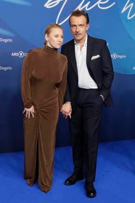 Anna Maria Mühe und Lucas Gregorowicz, bei der ARD BLUE HOUR 2026, Party zur 76. Internationalen Filmfestspiele Berlin, Berlinale, im Telegraphenamt in Berlin, Roter Teppich,