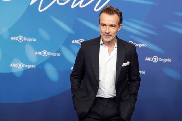 Lucas Gregorowicz, bei der ARD BLUE HOUR 2026, Party zur 76. Internationalen Filmfestspiele Berlin, Berlinale, im Telegraphenamt in Berlin, Roter Teppich,