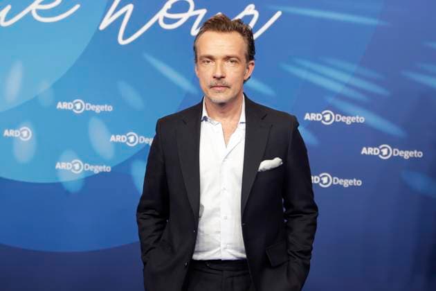 Lucas Gregorowicz, bei der ARD BLUE HOUR 2026, Party zur 76. Internationalen Filmfestspiele Berlin, Berlinale, im Telegraphenamt in Berlin, Roter Teppich,
