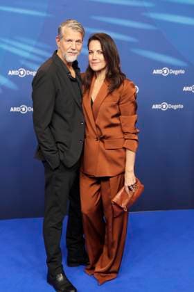 Bettina Zimmermann, Kai Wiesinger, bei der ARD BLUE HOUR 2026, Party zur 76. Internationalen Filmfestspiele Berlin, Berlinale, im Telegraphenamt in Berlin, Roter Teppich,