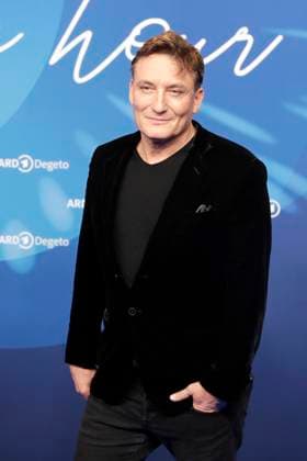 Oliver Masucci, bei der ARD BLUE HOUR 2026, Party zur 76. Internationalen Filmfestspiele Berlin, Berlinale, im Telegraphenamt in Berlin, Roter Teppich,