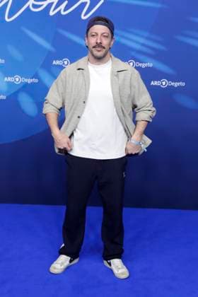 Fahri YardÄ±m, bei der ARD BLUE HOUR 2026, Party zur 76. Internationalen Filmfestspiele Berlin, Berlinale, im Telegraphenamt in Berlin, Roter Teppich,