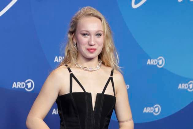 Helena Zingel, bei der ARD BLUE HOUR 2026, Party zur 76. Internationalen Filmfestspiele Berlin, Berlinale, im Telegraphenamt in Berlin, Roter Teppich,