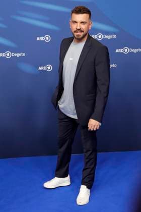 Edin Hasanovic, bei der ARD BLUE HOUR 2026, Party zur 76. Internationalen Filmfestspiele Berlin, Berlinale, im Telegraphenamt in Berlin, Roter Teppich,
