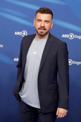 Edin Hasanovic, bei der ARD BLUE HOUR 2026, Party zur 76. Internationalen Filmfestspiele Berlin, Berlinale, im Telegraphenamt in Berlin, Roter Teppich,